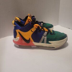 Nike LeBron Witness 7 Multicolor Size 6.5Y Sneaker